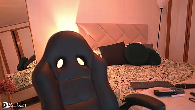 Lau Bee online show from 14, 12, 2025