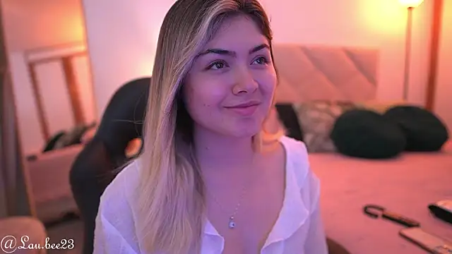 Lau Bee online show from 14, 9, 2025