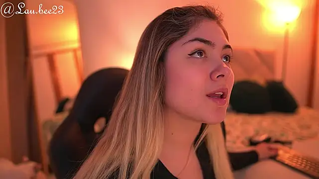 Lau Bee online show from 7, 10, 2025