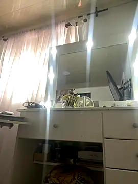 Abigail Cowen online show from 2, 11, 2025