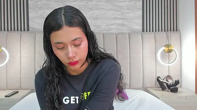 laura smith33 online show from 6, 10, 2025