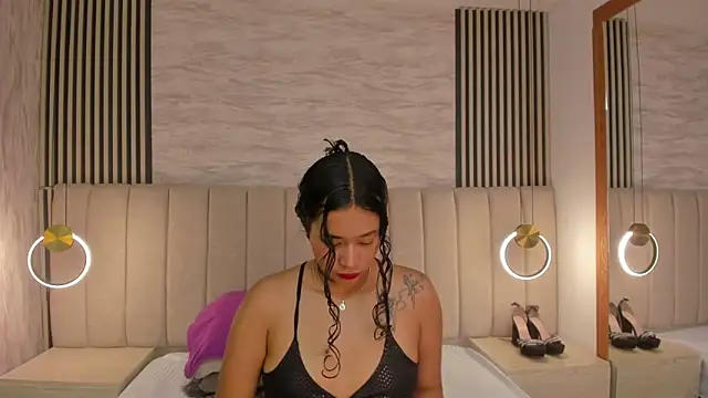 laura smith33 online show from 24, 10, 2025