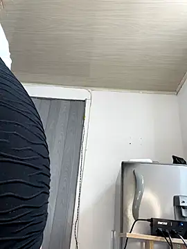 ZoeJohnsoon online show from 2, 12, 2025