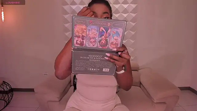 SavannahStorm online show from 24, 9, 2025