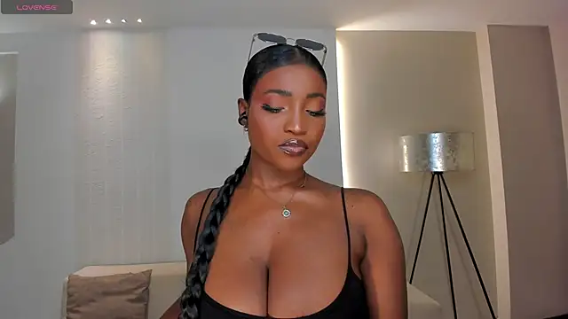 SavannahStorm online show from 14, 11, 2025