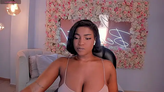 SavannahStorm online show from 5, 4, 2026