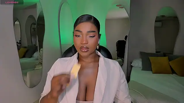 SavannahStorm online show from 10, 4, 2026