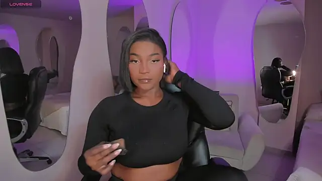 SavannahStorm online show from 12, 4, 2026