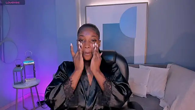 SavannahStorm online show from 4, 12, 2025