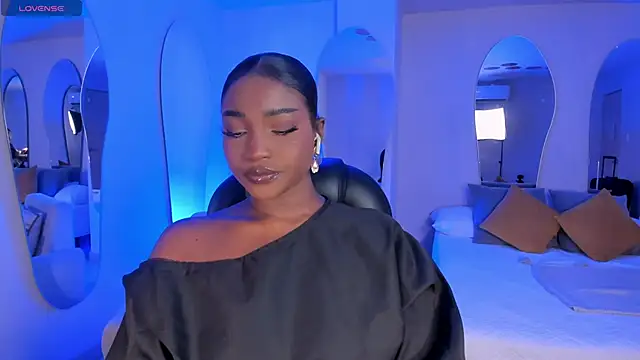 SavannahStorm online show from 8, 4, 2026