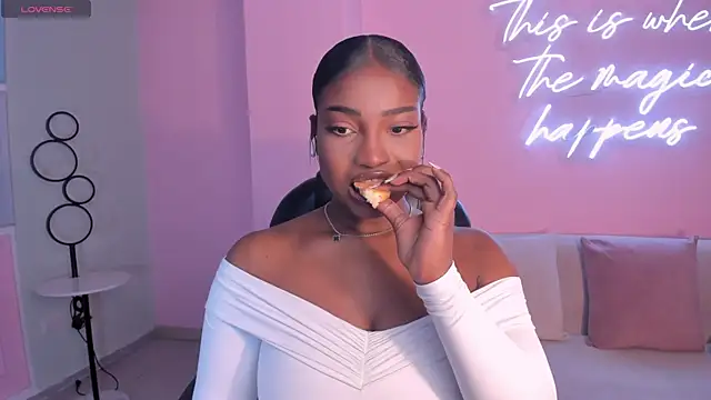 SavannahStorm online show from 18, 4, 2026