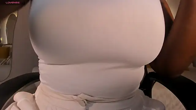 SavannahStorm online show from 17, 12, 2025