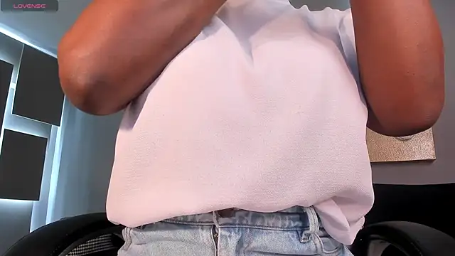 SavannahStorm online show from 6, 11, 2025