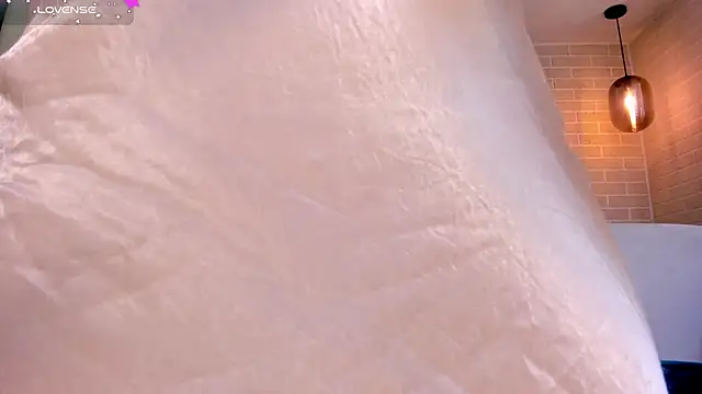 IsabellaHill  online show from 31, 12, 2024