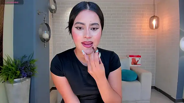 IsabellaHill  online show from 20, 12, 2024