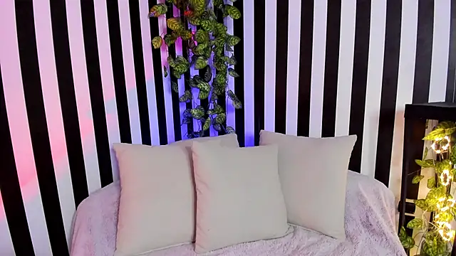 Snapshot of liz_goth chatting on 16, 2, 2026 liz goth online show from 16, 2, 2026