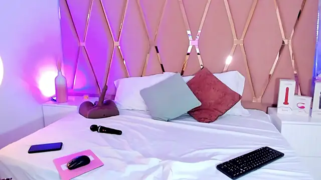 Snapshot of madyjames chatting on 19, 10, 2025 madyjames online show from 19, 10, 2025