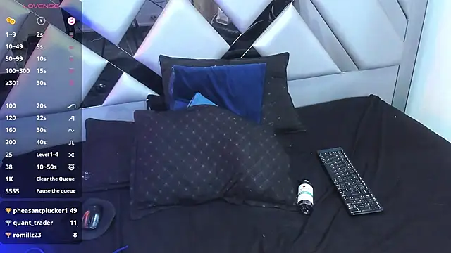 Nahomi-Hill online show from 21, 3, 2025