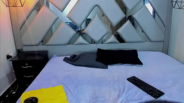 Nahomi-Hill online show from 6, 11, 2025