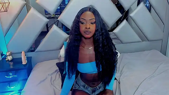 Nahomi-Hill online show from 17, 3, 2025