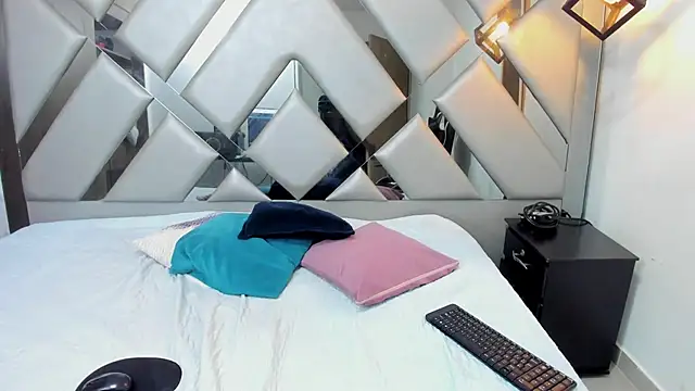 Nahomi-Hill online show from 7, 3, 2026