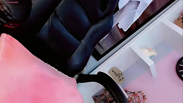 Sophia-Isabella online show from 7, 3, 2025