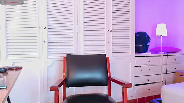Adel Nesbiit online show from 3, 6, 2026