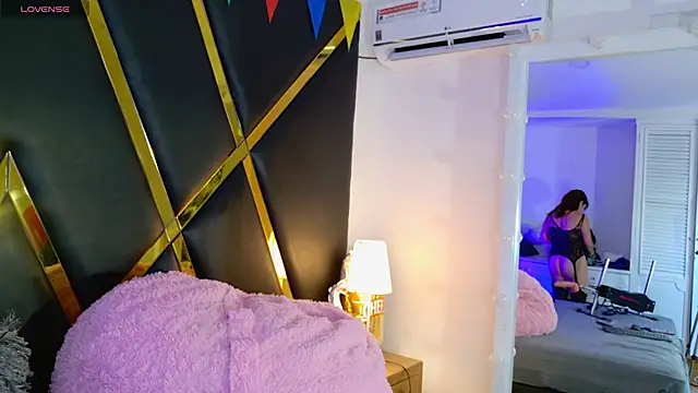 Adel Nesbiit online show from 28, 9, 2025