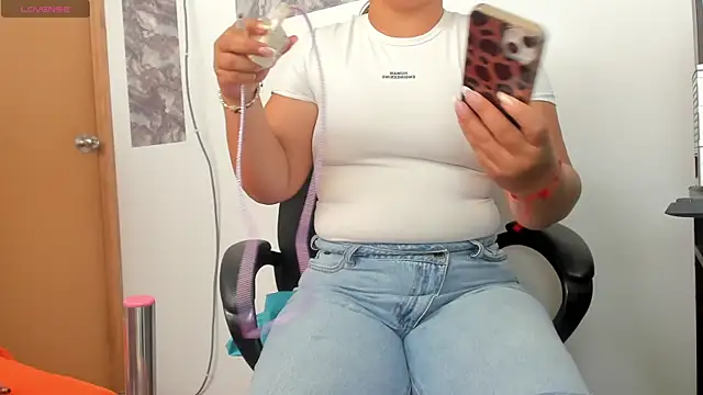 SofiaJoness  online show from 27, 5, 2026