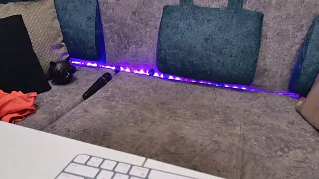 Snapshot of blackcat142 chatting on 8, 11, 2025 blackcat142 online show from 8, 11, 2025