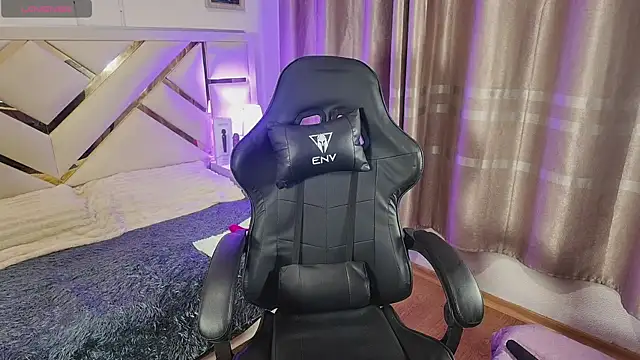 carolineamber  online show from 22, 2, 2026