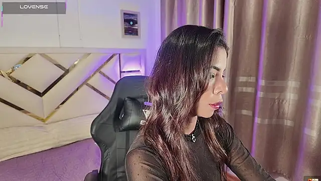 carolineamber  online show from 25, 3, 2026