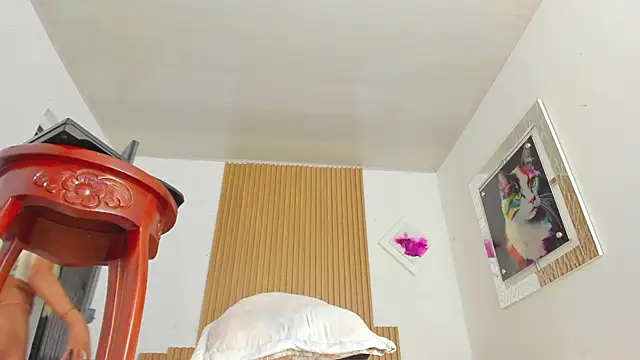 nathaly sara  online show from 11, 9, 2025