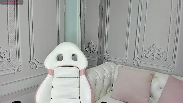 jazmin goddes  online show from 28, 12, 2024