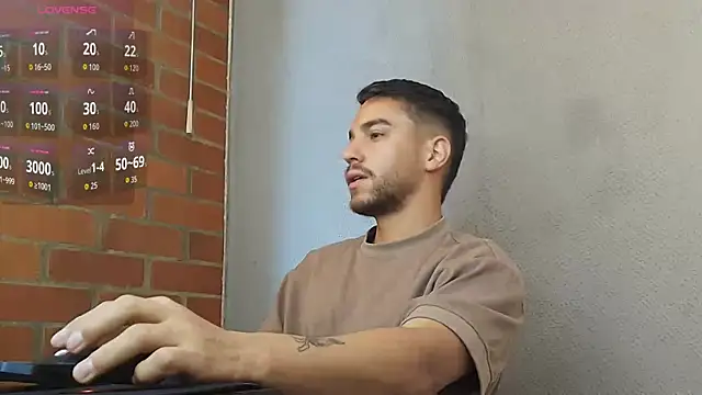 Snapshot of Leandro_valenzuela chatting on 27, 4, 2026 Leandro valenzuela online show from 27, 4, 2026