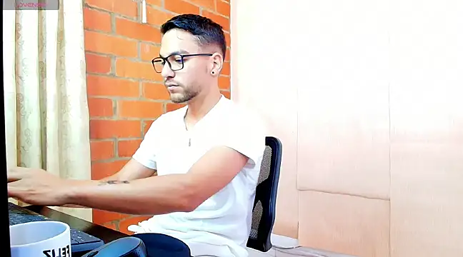 Leandro valenzuela online show from 11, 3, 2025