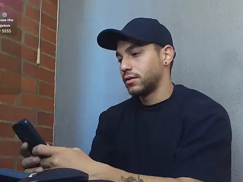 Snapshot of Leandro_valenzuela chatting on 18, 4, 2026 Leandro valenzuela online show from 18, 4, 2026