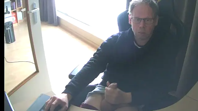 kinkyslet8 online show from 2, 4, 2026