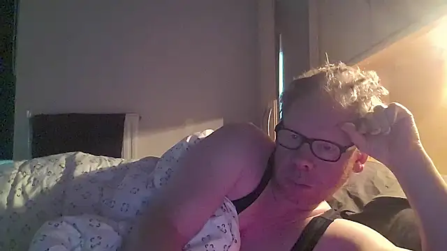 kinkyslet8 online show from 5, 10, 2025