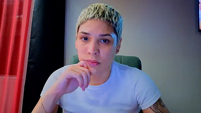 Snapshot of Charlee_pink chatting on 9, 7, 2026 Charlee pink online show from 9, 7, 2026
