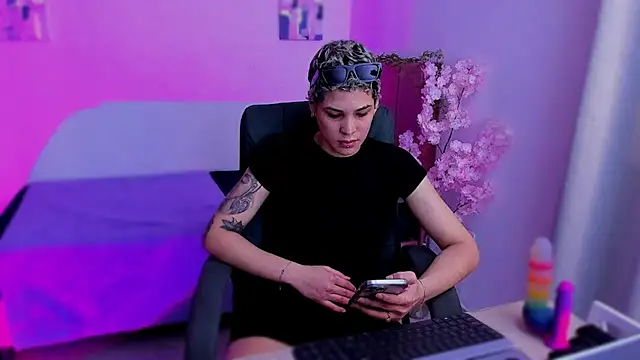 Charlee pink online show from 28, 11, 2025