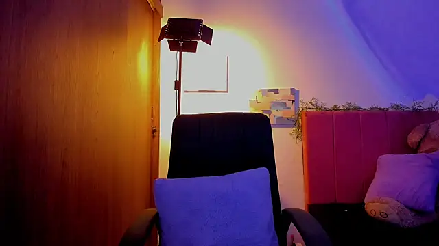 Charlee pink online show from 15, 4, 2026