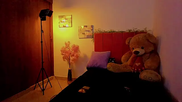 Snapshot of Charlee_pink chatting on 21, 4, 2026 Charlee pink online show from 21, 4, 2026