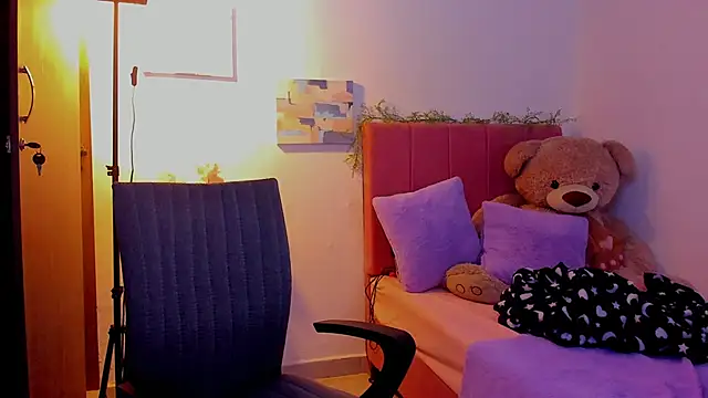 Charlee pink online show from 24, 3, 2026