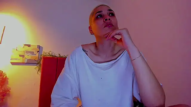 Snapshot of Charlee_pink chatting on 20, 4, 2026 Charlee pink online show from 20, 4, 2026