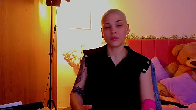 Charlee pink online show from 22, 3, 2026