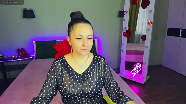 AngellLika online show from 6, 10, 2025