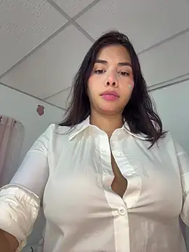 LucyMartelli online show from 28, 4, 2026