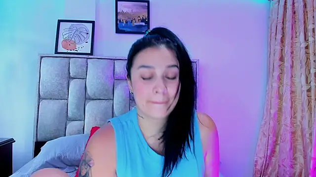 Snapshot of brianaGuzman chatting on 7, 5, 2026 brianaGuzman online show from 7, 5, 2026