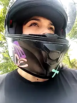 Snapshot of brianaGuzman chatting on 19, 9, 2025 brianaGuzman online show from 19, 9, 2025